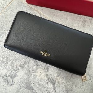 Valentino Garavani Rockstud Leather Wallet